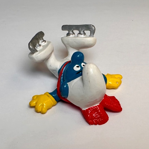 Vintage Smurf Ice Skater Figure ⛸️ | Bully Germany | Metal Skates | Classic Peyo - Picture 3 of 7